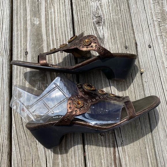 Vaneli Embellished Sandal Gorgeous! - Picture 5 of 10